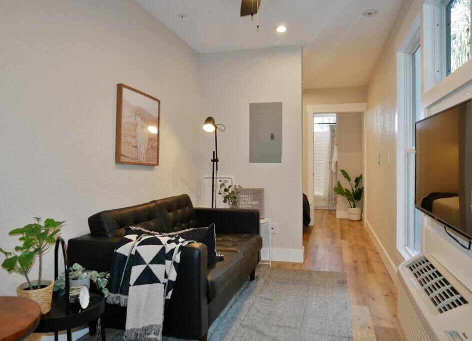Hip Container Apt - 5 Min Walk To Tiaa Bank Jacksonville Ngoại thất bức ảnh