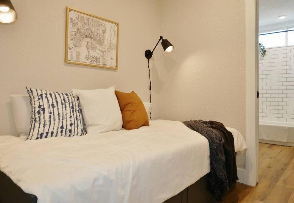 Hip Container Apt - 5 Min Walk To Tiaa Bank Jacksonville Ngoại thất bức ảnh