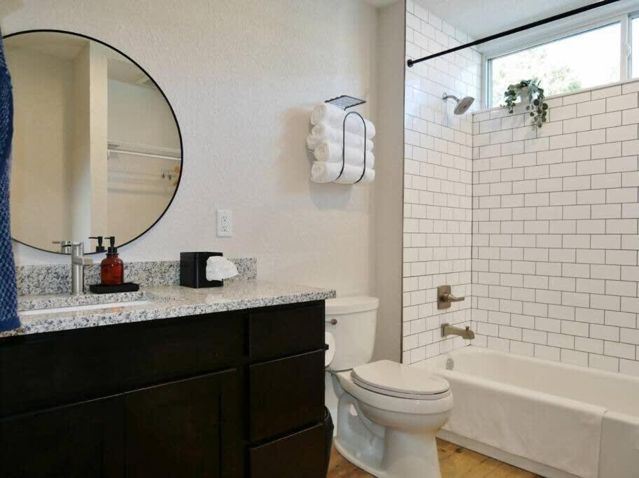 Hip Container Apt - 5 Min Walk To Tiaa Bank Jacksonville Ngoại thất bức ảnh